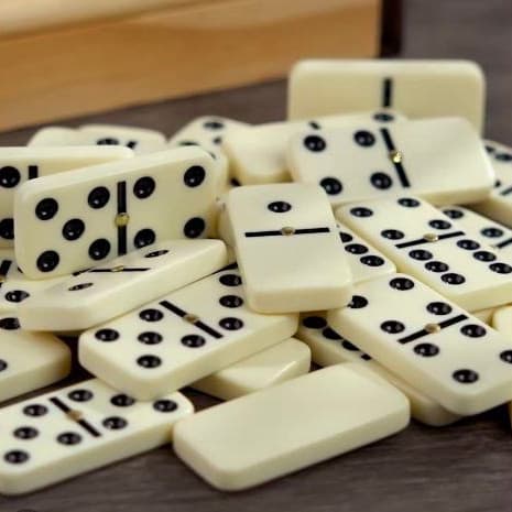Jogo De Domino De Osso Profissional Na Lata 28 Peças Com Caixinha Transparente