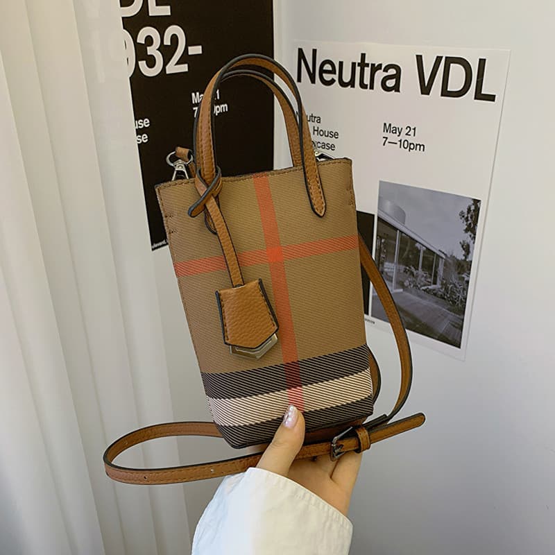 Bolsa mini para celular popular, bolsa transversal feminina 2024, nova e estilosa, bolsa pequena de lona xadrez leve, bo