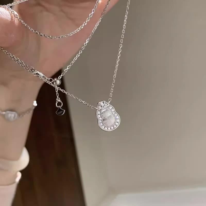 Colar com pingente de cabaça escovada temperamento High-End feminino clavícula combinada