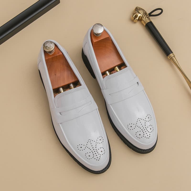 Sapatos de couro branco masculino brilhante estudantes do ensino médio desempenho de palco estilo britânico roupa Formal