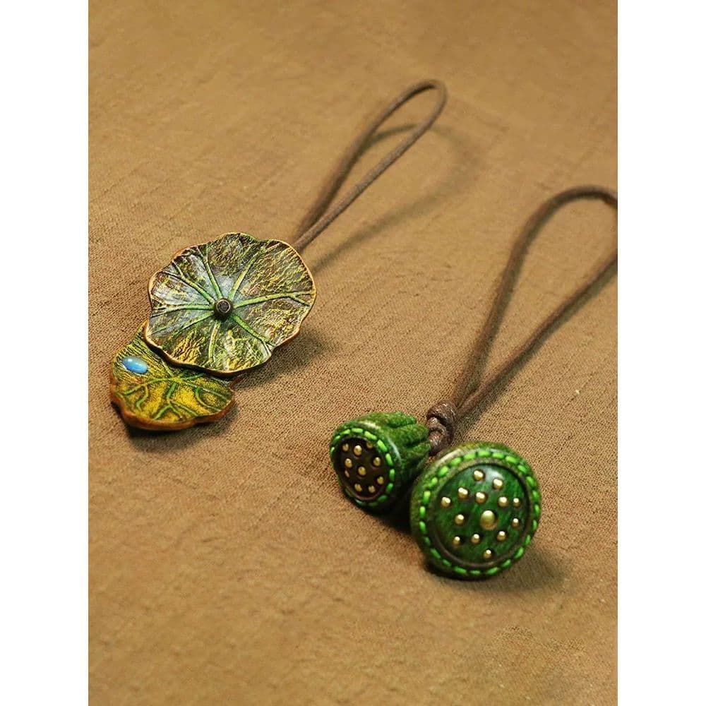 Acessório pendente original feito à mão em couro genuíno, com design de folha e cápsula de lótus, estilo vintage criativ