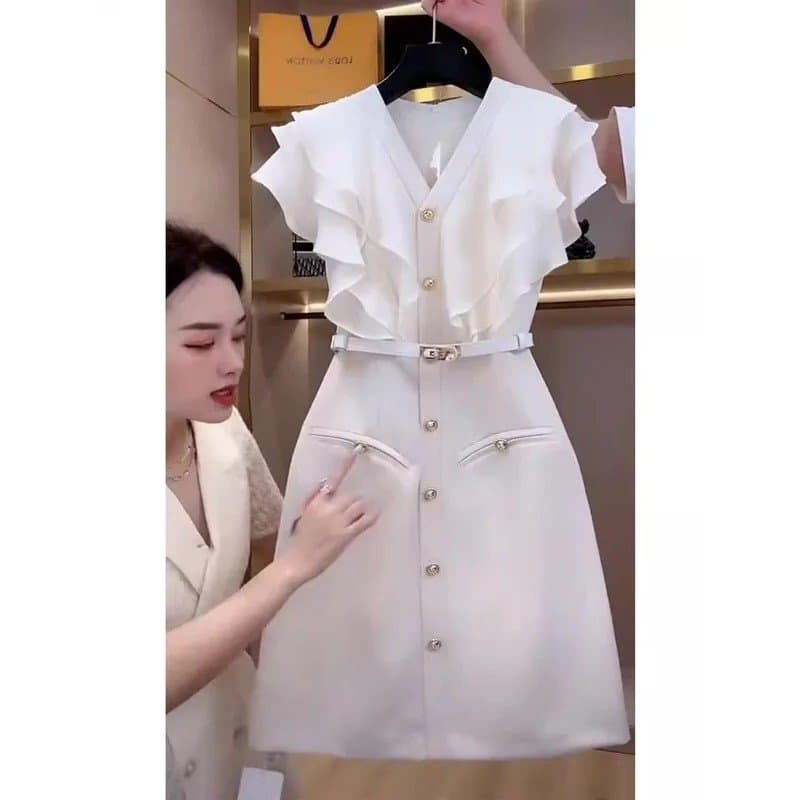 Novos Vestidos Brancos de Alta Qualidade com Múltiplas Babados e Decote em V, Comprimento Médio, Fivela Dourada, Elegant