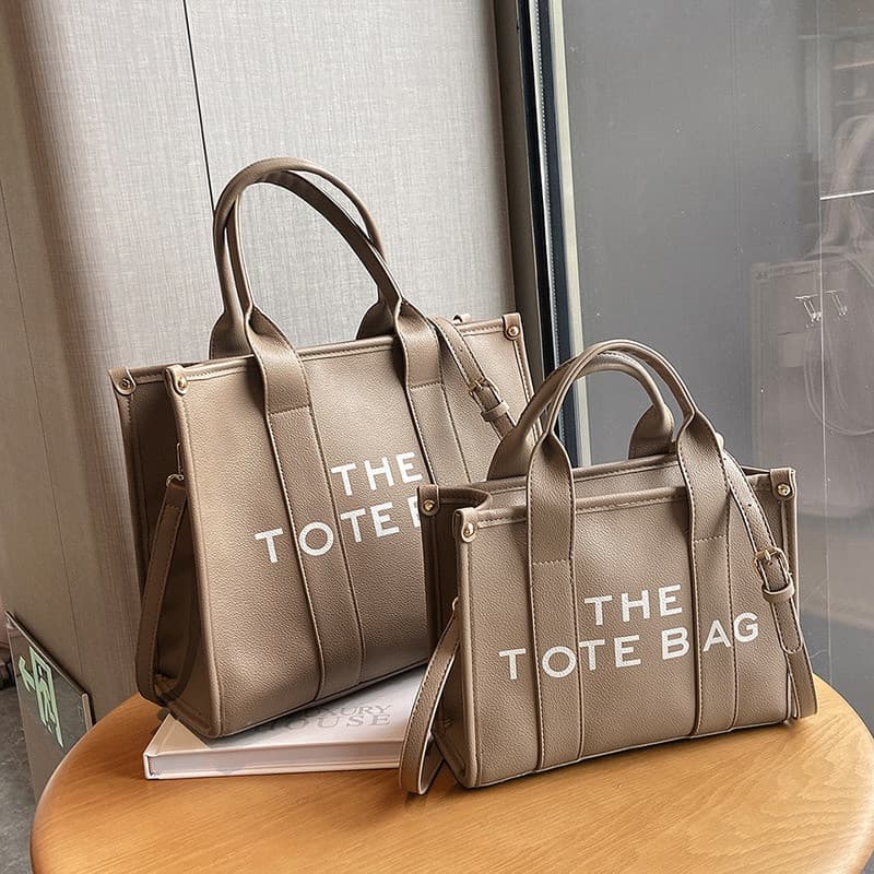 Bolsa de Ombro Feminina com Estampa de Lichia, Bolsa Transversal de Ombro Único com Letras Estampadas, Modelo MRZA