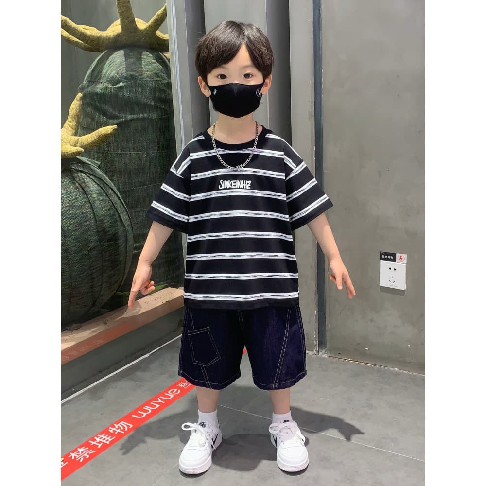 Crianças roupas 2026 novo estilo meninos verão terno Casual bebê listrado fino camiseta menino roupas de manga curta
