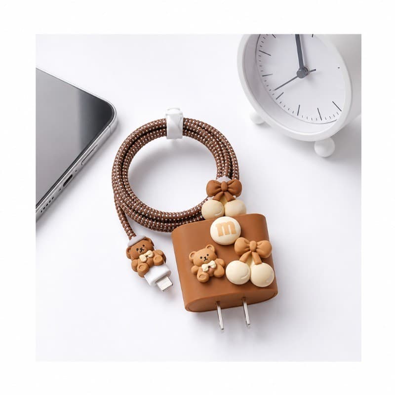 Capa Protetora para Carregador Urso M Bear Marrom Antichoque Kit 5 em 1 para iPhone USB-C