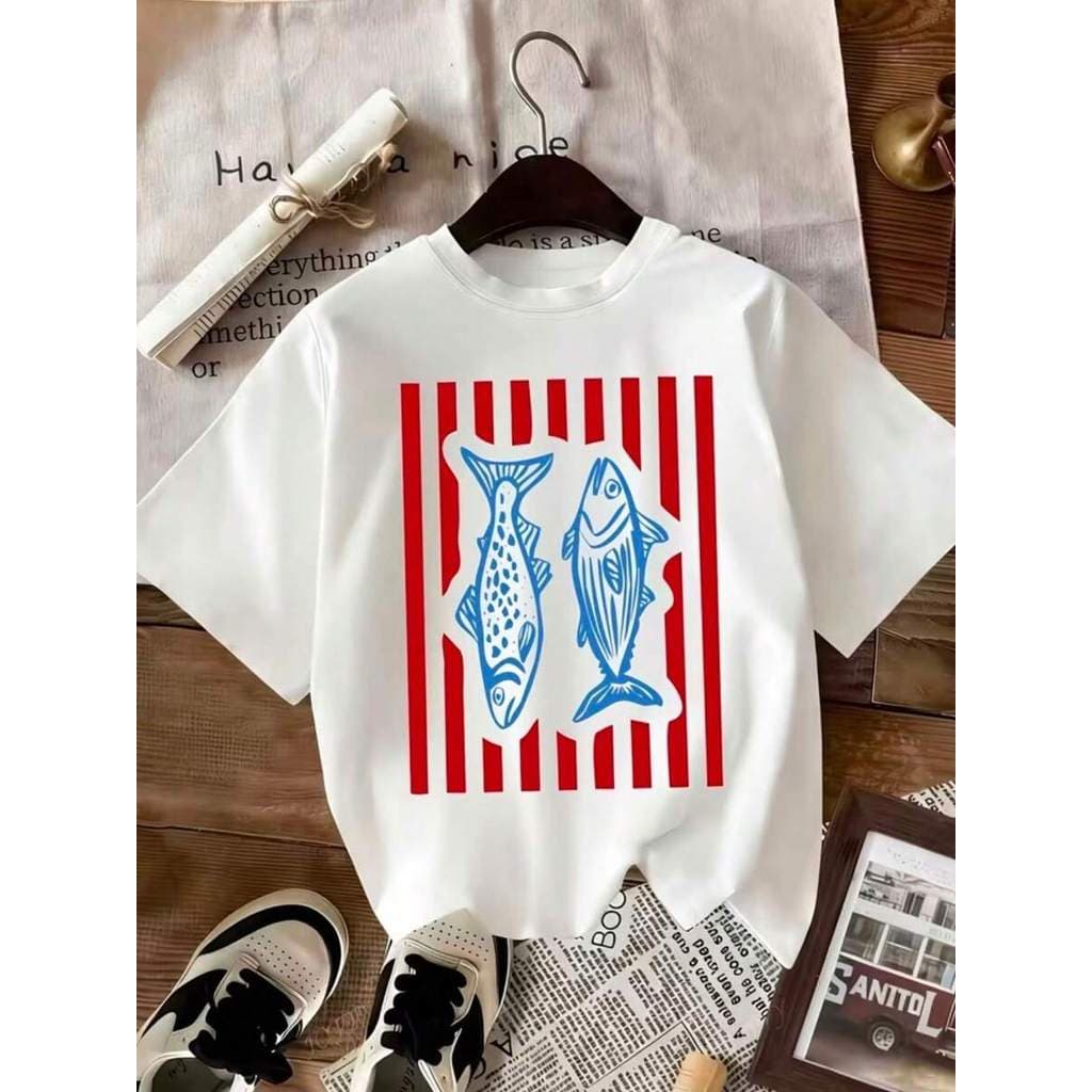Camiseta T-Shirt Feminina Estampada Peixes Azuis com Listras Vermelhas Camisa 100% Algodão