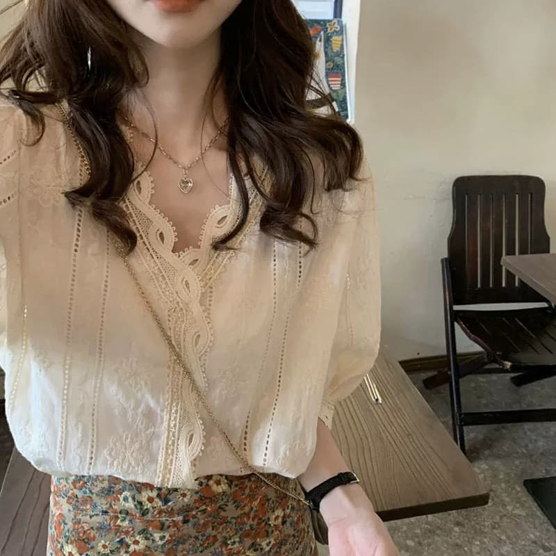 Francês Retro doce estilo damasco renda chique camisa mais magro olhar High-End manga Puff com decote em V topo feminino