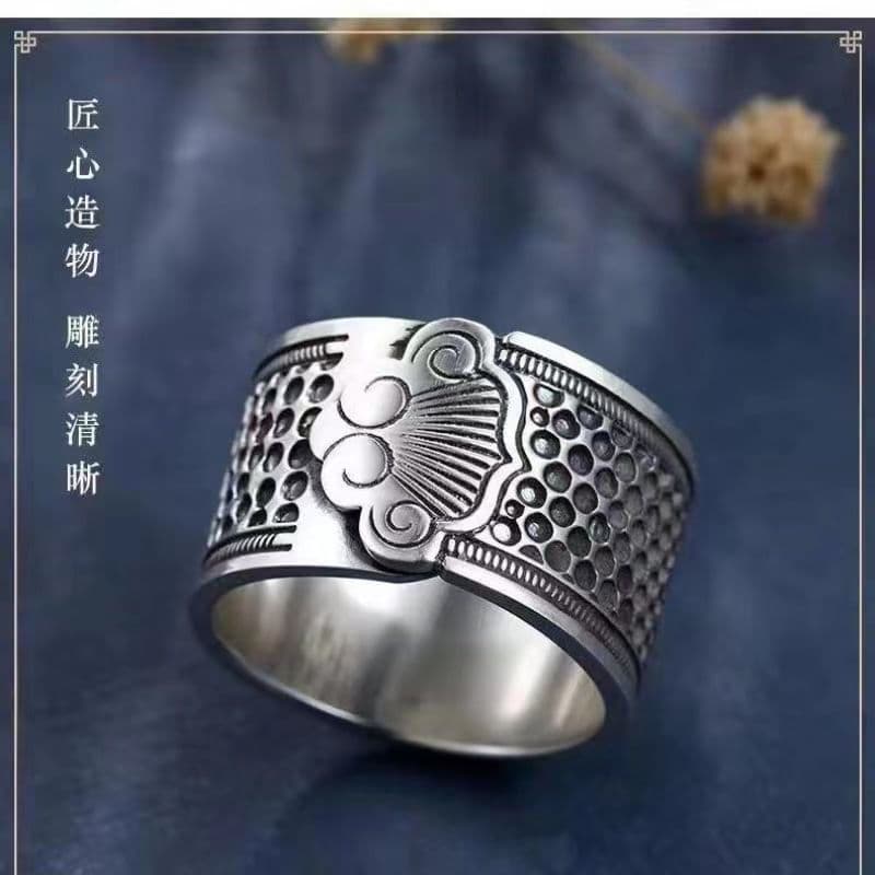 Anel dedal Vintage imitação de prata auspicioso Ruyi tradicional antiquado anel de costura ajustável Anti-gravata mão es
