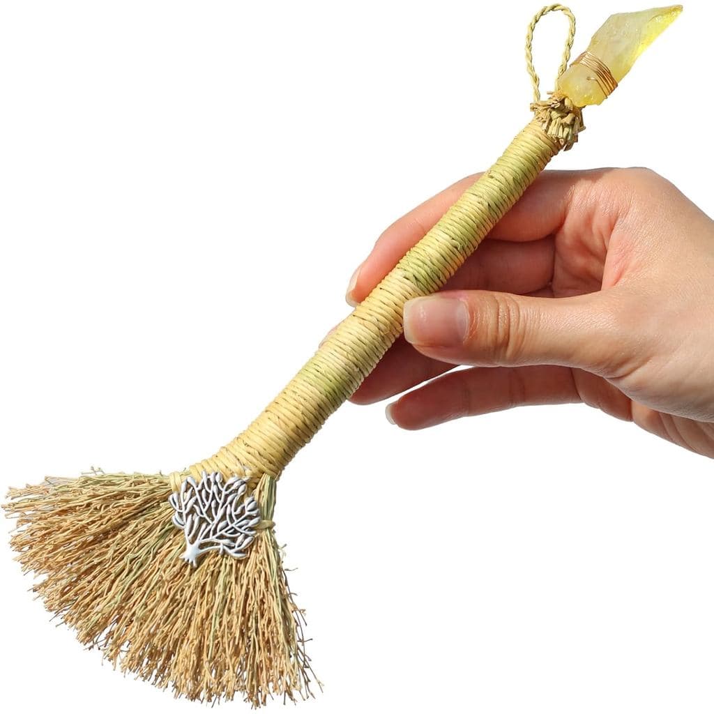 Mini Vassoura de Altar de Bruxa com Cristal e Decoração da Árvore da Vida - Ferramentas Wiccanas para Limpeza Energética