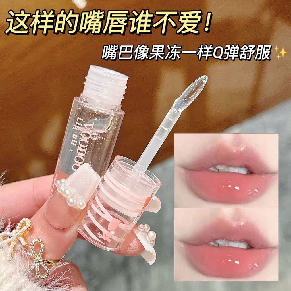 A maquiadora VOODOO recomenda óleo labial para um visual volumoso e hidratado, e brilho labial transparente para os estu