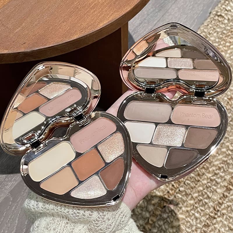 Paleta de Sombras para Olhos em Forma de Coração Phantom Bear com Sete Cores, Glitter, Pérola e Acabamento Matte Maillar