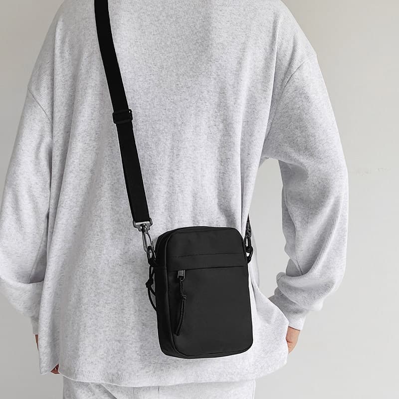 Bolsa mensageiro masculina estilo 2025 verão novo estilo Mini bolsa para celular de ombro pequena bolsa de ombro C