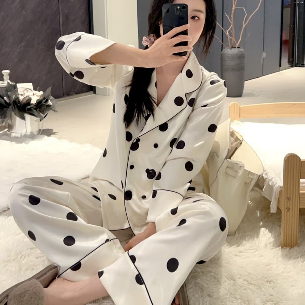 Pijama de bolinhas de cetim trespassado feminino seda gelo manga comprida conjunto fino para casa