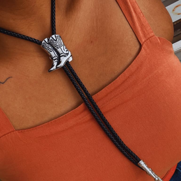 Gravatinha Country Estilo Bolo Tie  Bota texana Rodeio Promoção Barretos