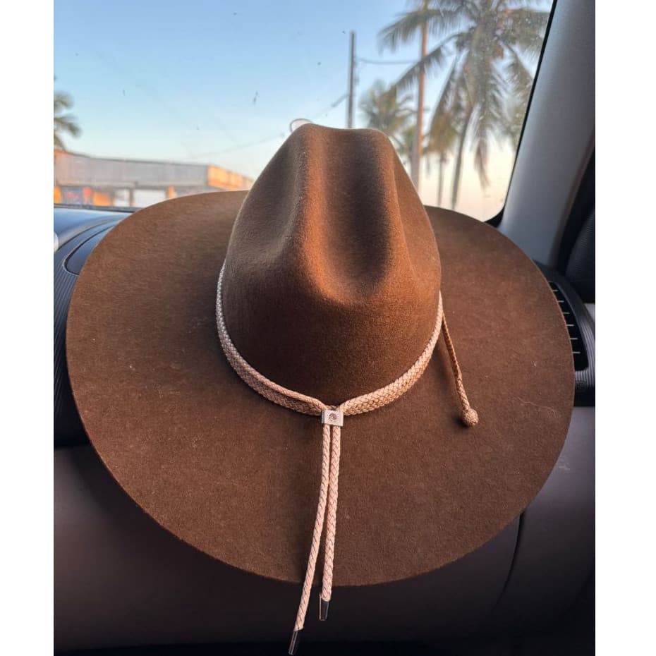 Porta Chapéu e Boné com Ventosa Carro Camionete Courinho regulagem básico