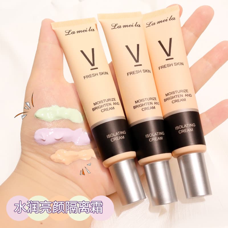 Creme base creme facial liso em um estudante feminino base de produto genuíno iluminar o tom da pele corretivo de poros