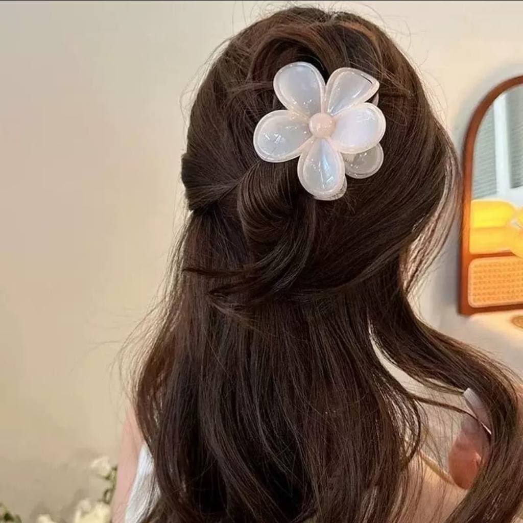 Kit 3 Grampo Piranha de Cabelo Flor Colorida Petalas Arrendodas com Detalhe de Perola Para mulheres