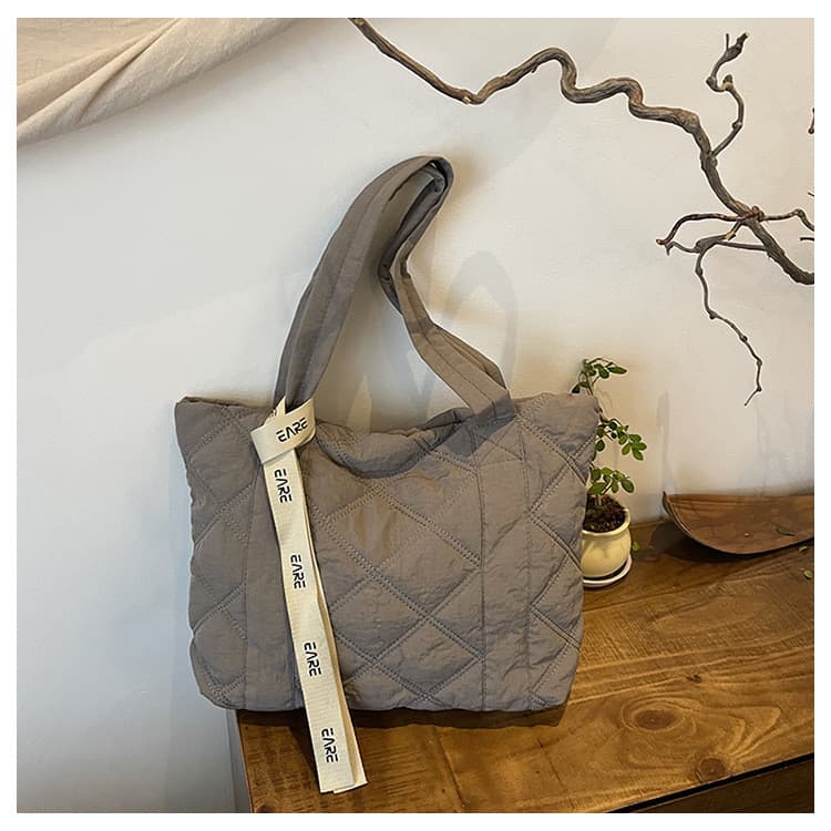 Inverno de um ombro axilas saco feminino 2026 novo estilo lona losango acolchoado saco grande capacidade Commuter portát