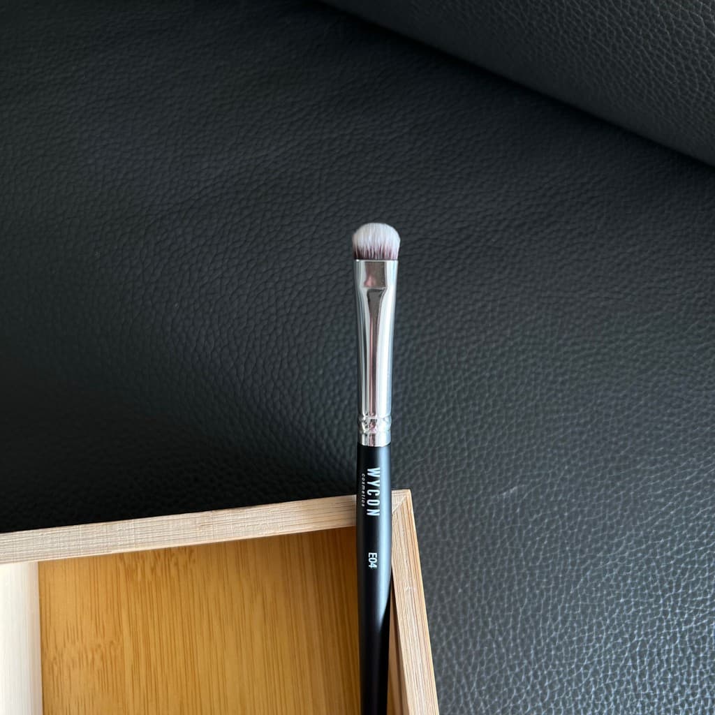 Wycon Pincel de sombra para dentes de porta larga Pincel de sombra inferior também pode ser usado como pincel labial E04