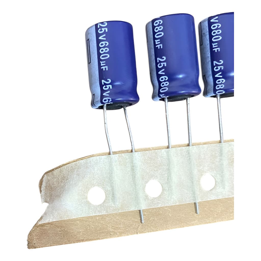 Kit 20un Capacitor Eletrolítico 680uf X 25v 105°c