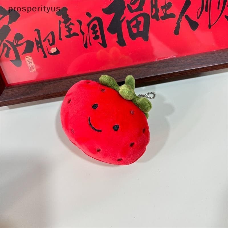 [prosperityus] Desenho Animado Fofo Engraçado Morango Fruta Boneca De Pelúcia Brinquedo Chaveiro Pingente Mochila Charme