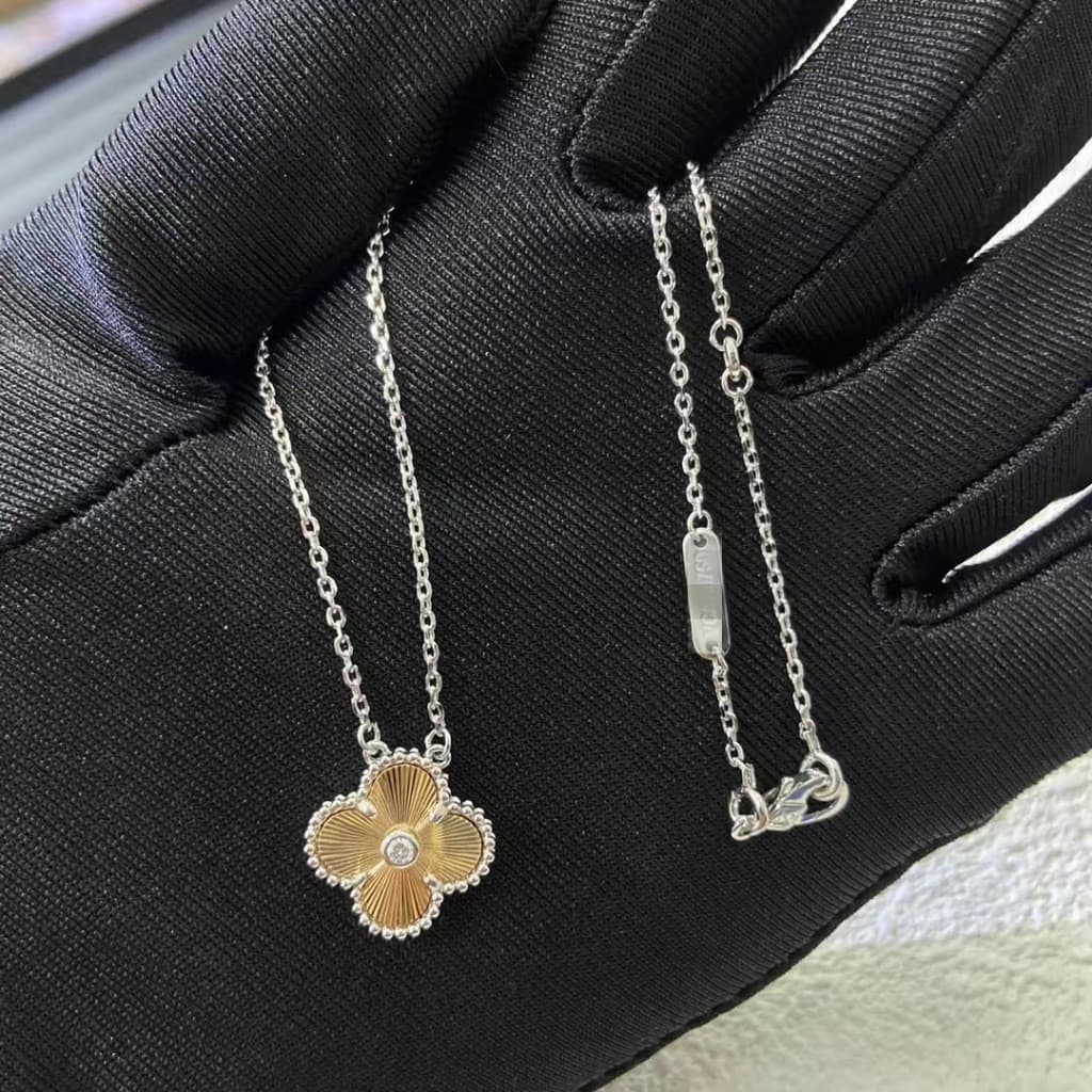 V Golden Vaticano Trevo de Quatro Folhas Colar Feminino Laser com Diamante Ouro Menina Colar Pingente