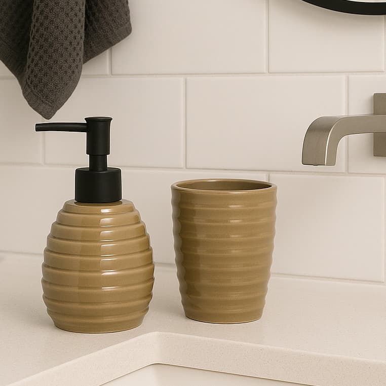 Kit Banheiro Lavabo Taupe Cerâmica Acessórios Saboneteira Porta Escovas Marrom Supreme 2 Pçs
