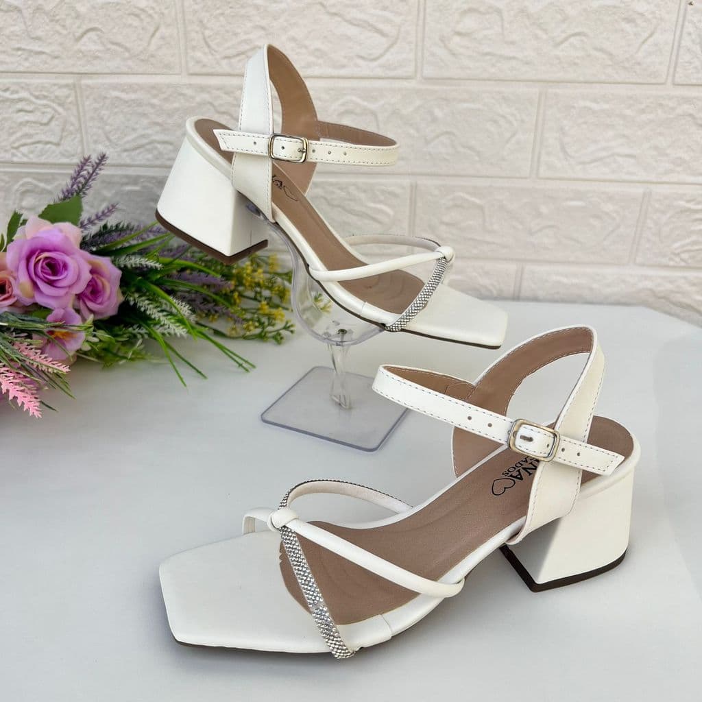 Sandália Feminina Branca Elegante Premium com Strass Salto Bloco 6cm Chic Confortável