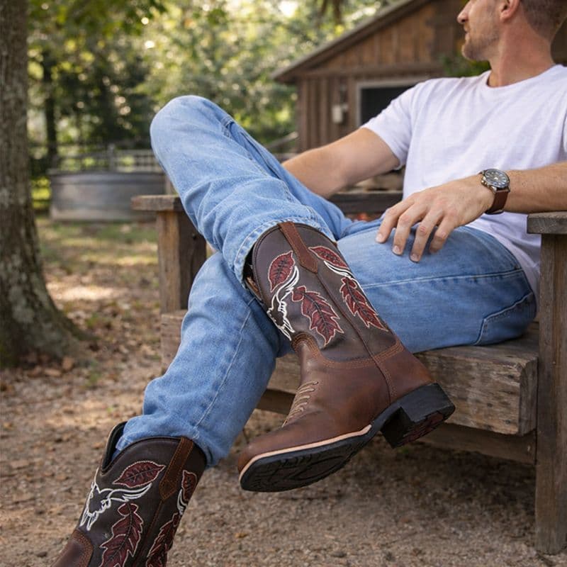 Bota Texana Masculina Couro Marrom Cano Bordado Solado Tratorado Confortável Rodeio Country