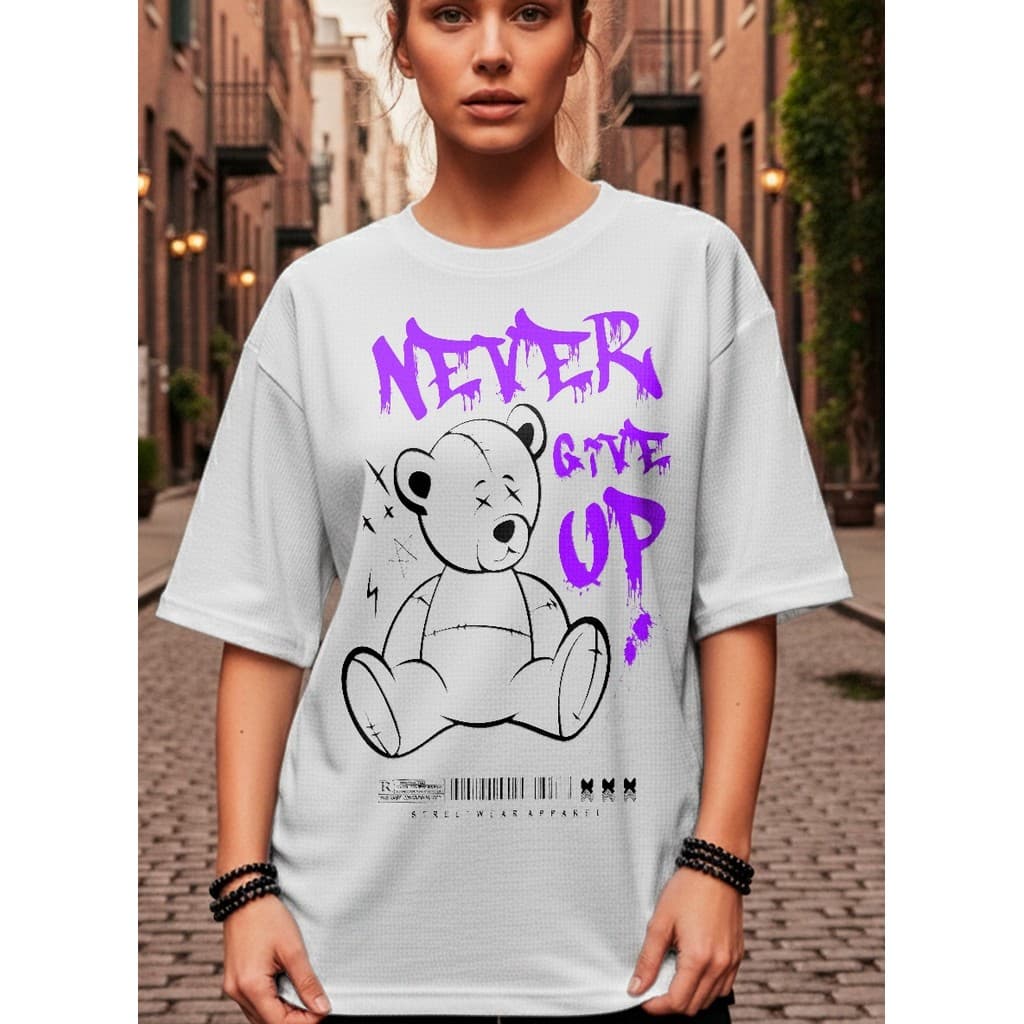 Camiseta Feminina Algodão Estampa Never Give Up Urso Streetwear T-shirt Casual Confortável Moderna