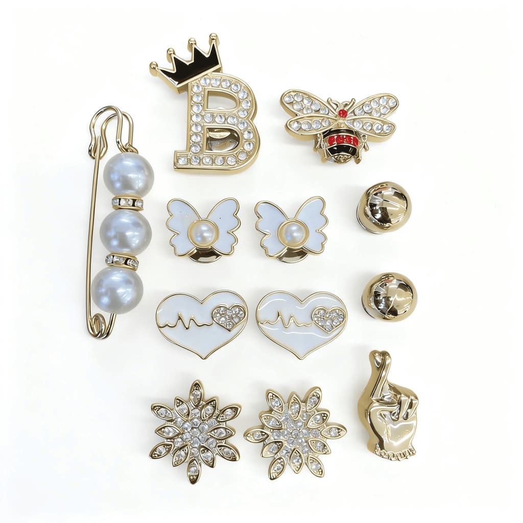 Kit Pingentes Decorativos com Strass Luxo ✨ | Bottons / Pins Estilo Premium