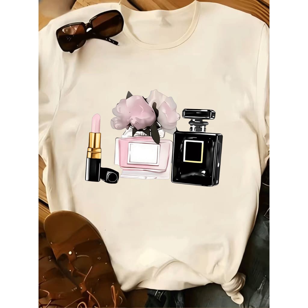 Camisa feminina estampa perfumes e batom moda elegante estilosa retrô