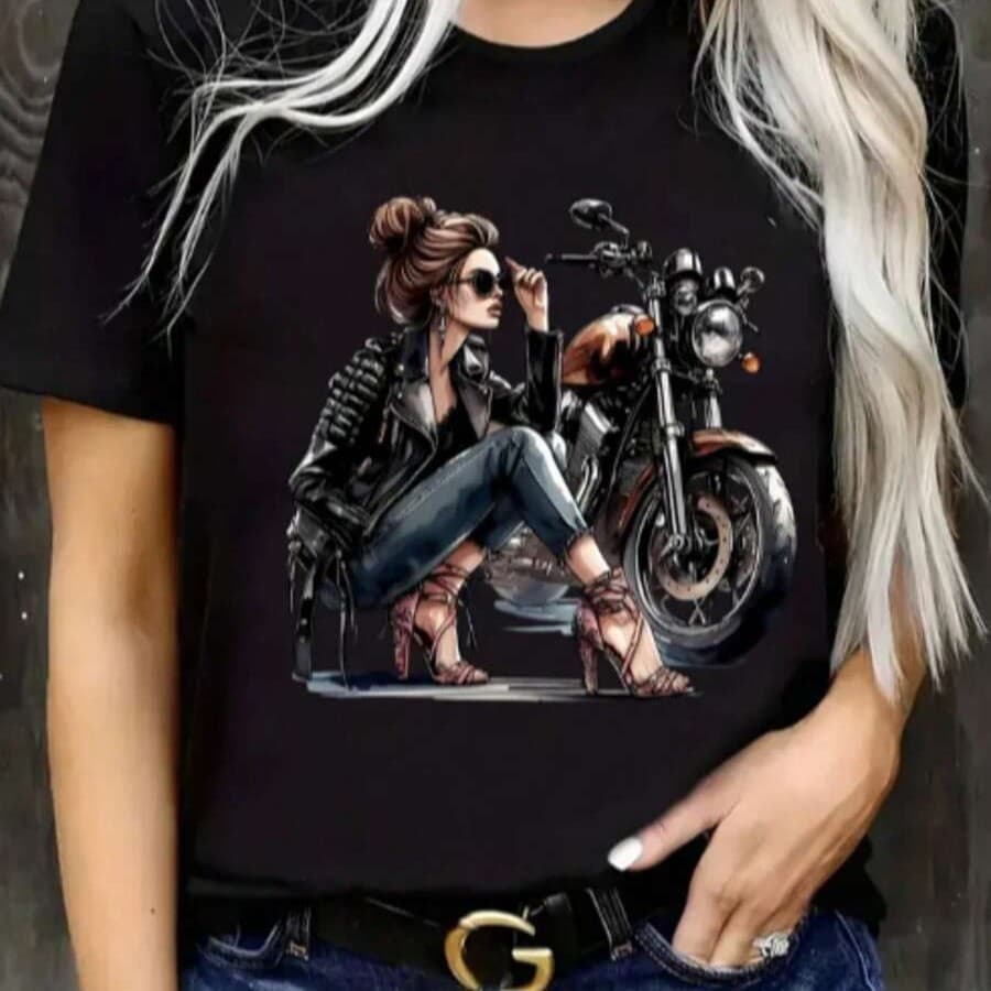 Camiseta Feminina de Gola Redonda Estampada com motocicleta