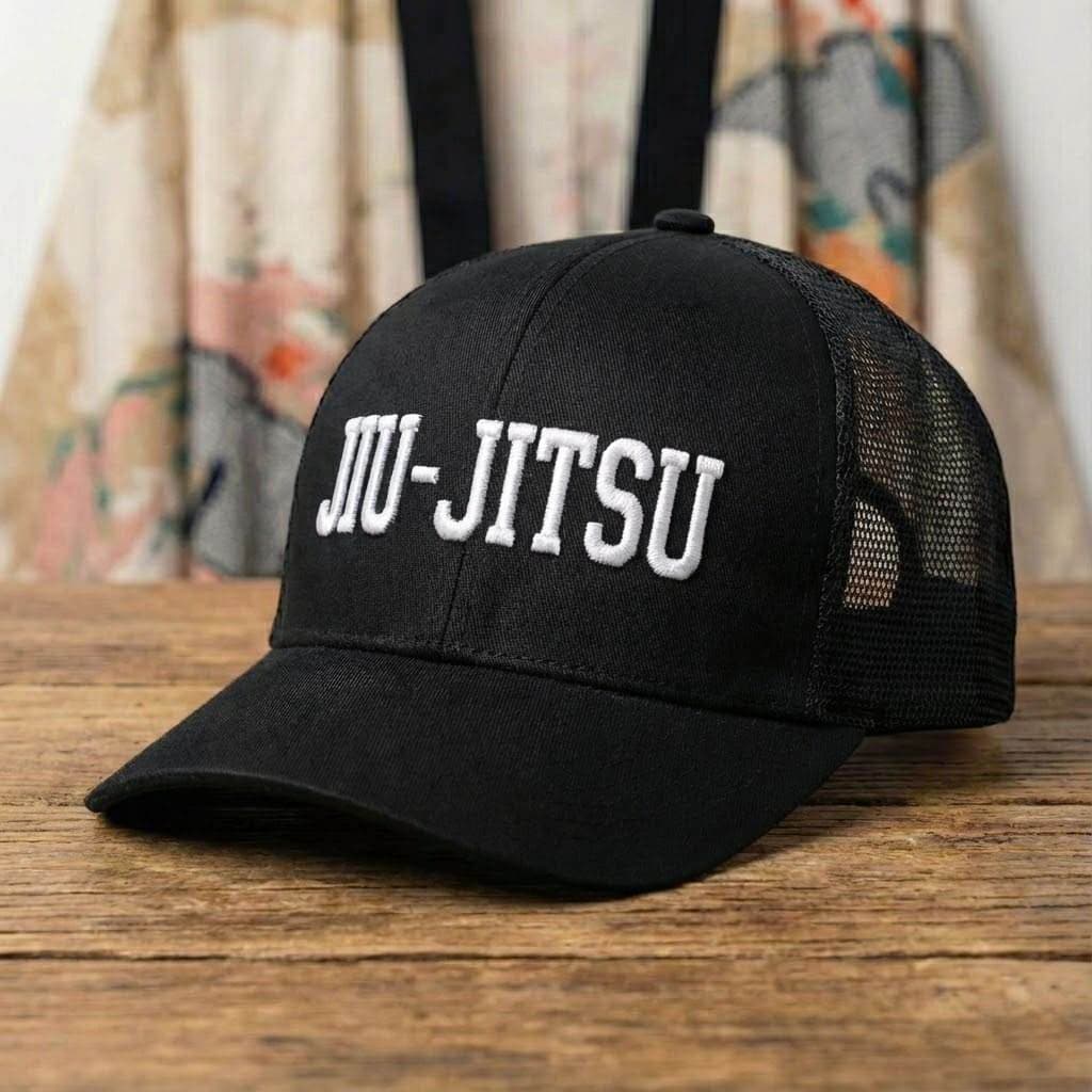 Boné Bordado Jiu-Jitsu / Karatê / Judô Modelo Trucker Unissex Fecho Regulável