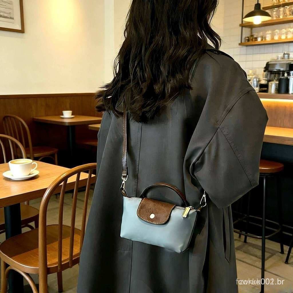 Bolsa de transversal  Mini Saco Crossbody Bag Feminina em Nylon Impermeável, Moderna e Prática LW19