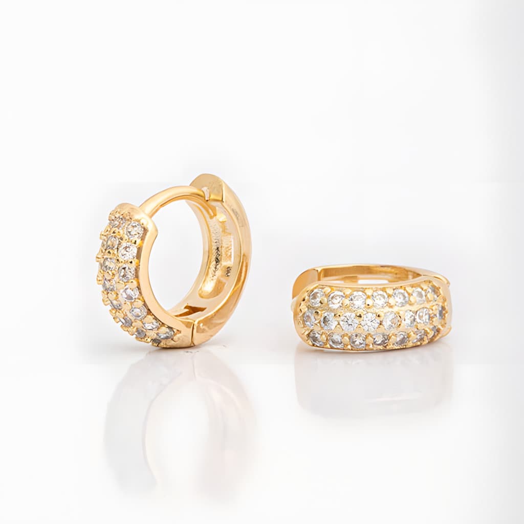 Brinco Argolinha com Zircônias Cravejadas Banhado em Ouro 18K | Feminino | Antialérgico | Semijoia | LABRILHO Joias