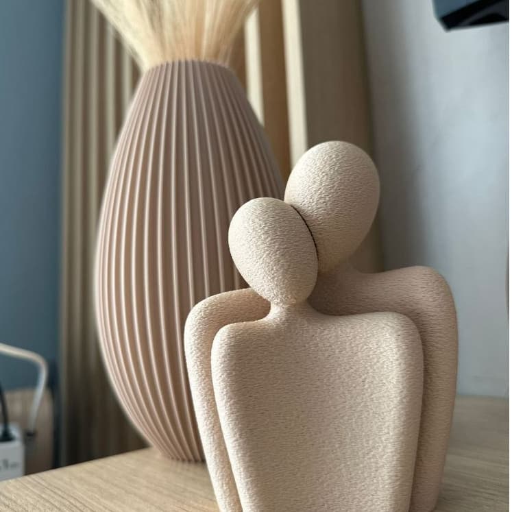 Kit Escultura Casal  ou Kit Casal + Vaso Decorativo – Ideal para Plantas Artificiais e Arranjos Decorativos