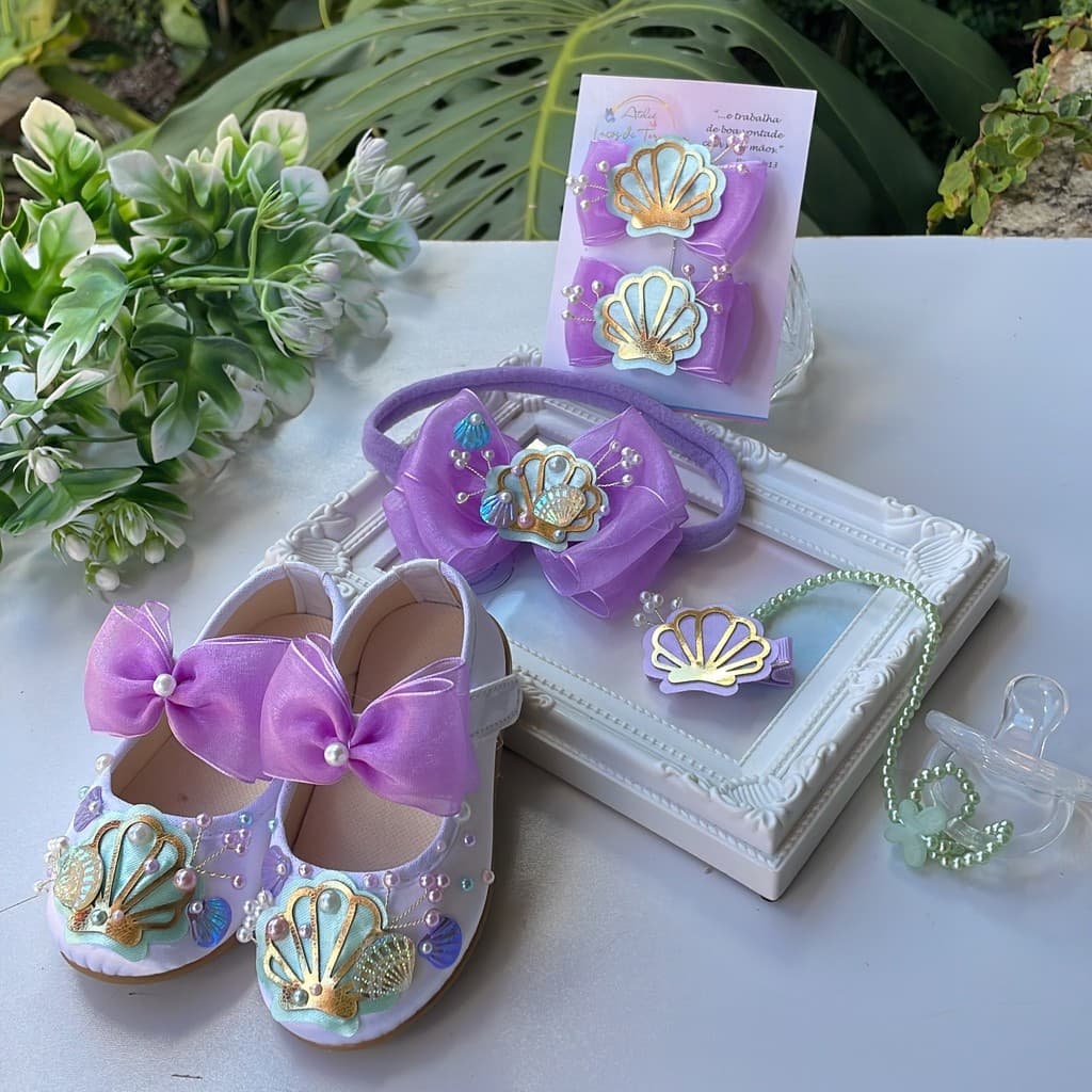 Kit Sapatinho Menina Fundo do Mar Sereia Sapatilha + Prendedor Chupeta Laço Decorado Presilha