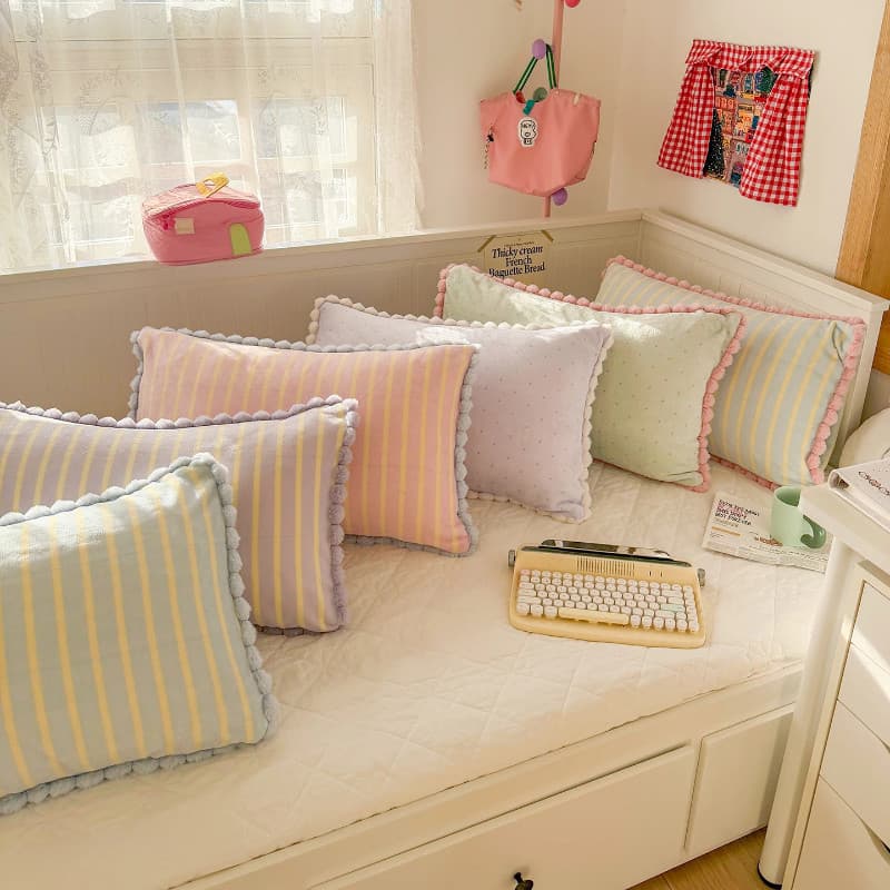 Fronha De Veludo De Leite Com Bolas Fofas Flanela Envelope 48 * 74cm * 1 Peça