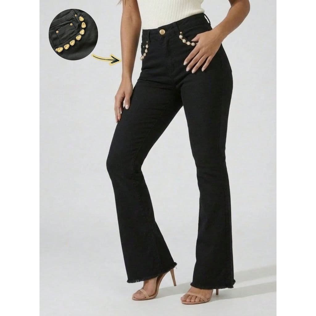 Calça Feminina Flare Jeans Preta com Pedraria Dourada ao Redor do Bolso Premium | Calça Jeans Feminina Flare