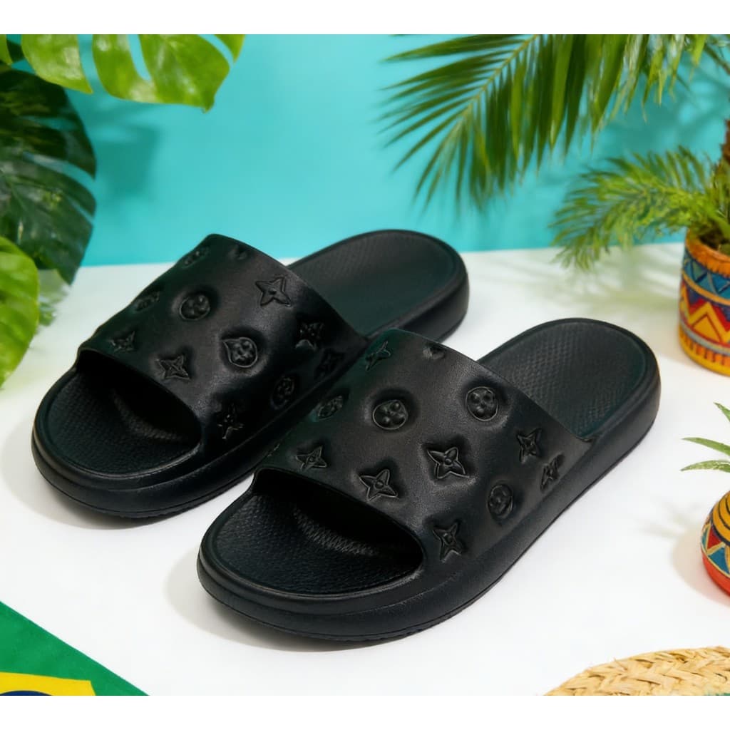 Chinelo Slide Preto Monograma Luxo | Confortável Antiderrapante | Para Casa Piscina