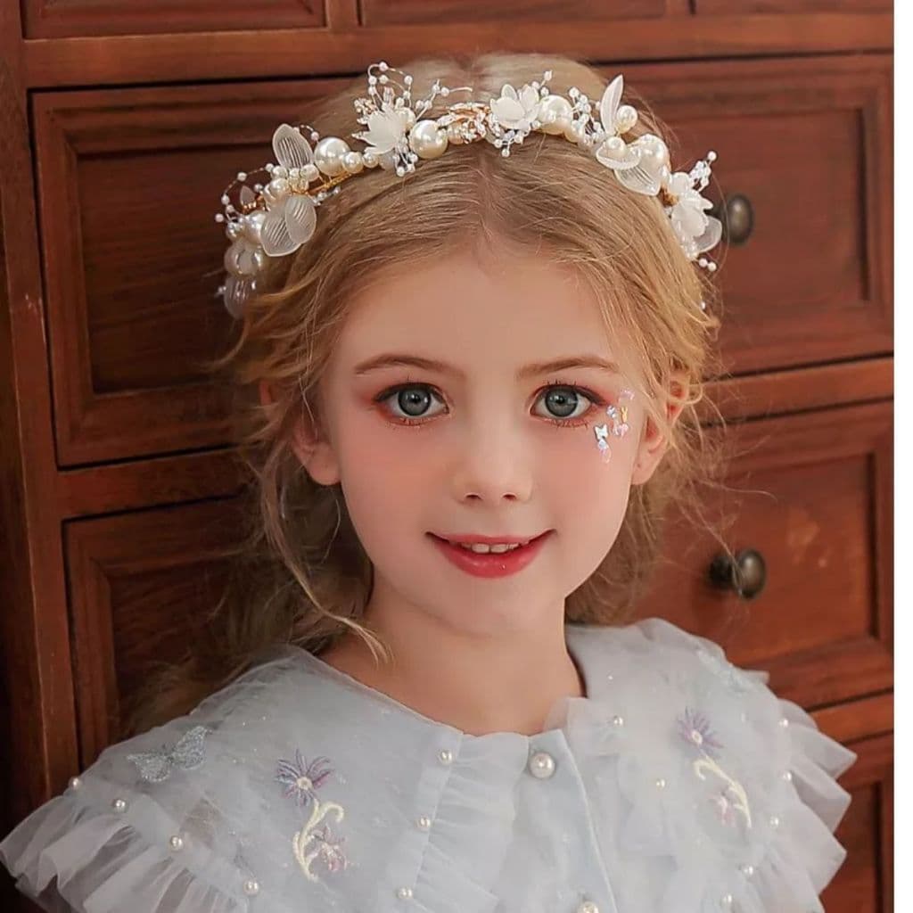 Tiara para Daminha Infantil – Arranjo de Cabelo com Flores e Pérolas
