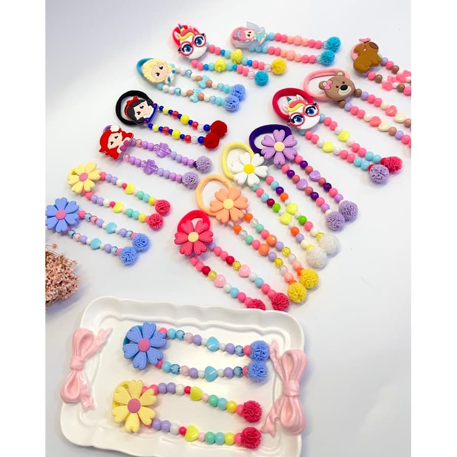 Xuxinha Tererê Infantil Divertida com Flores Personagens Bolinhas Coloridas e Pompons Elástico Cabelo