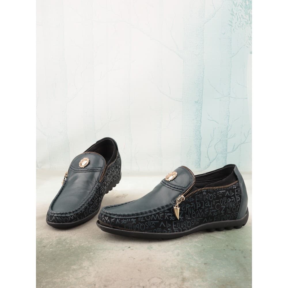 Couro genuíno cor combinando decoração de Metal dedo do pé redondo aumento interno sapatos masculinos europeu americano