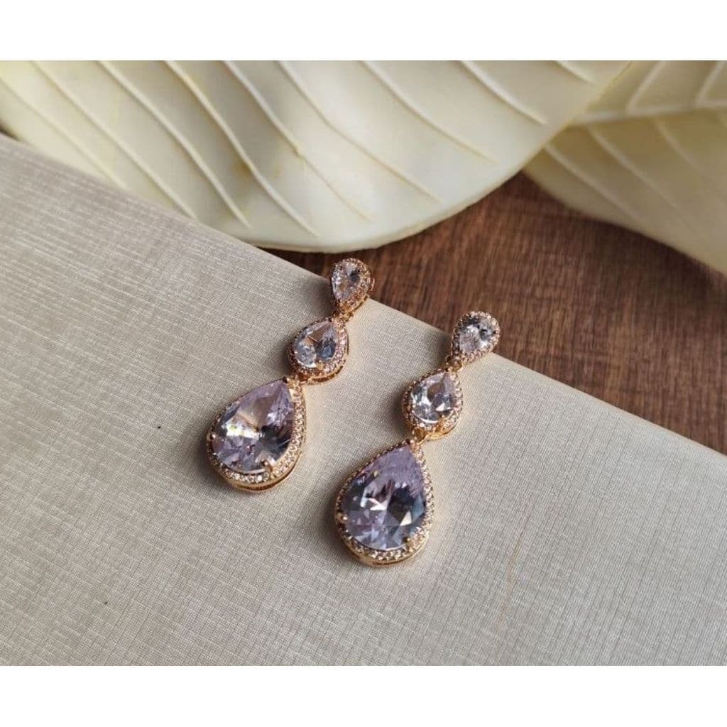 Brinco Longo Gota com Cristal e Zircônia Dourado Festa Noiva