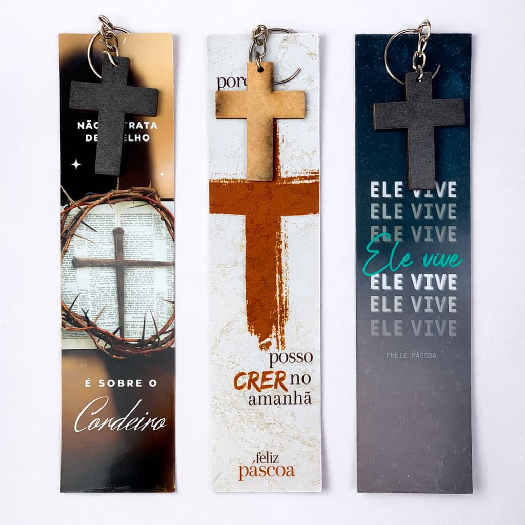 Lembrancinha de páscoa Kit com 10 marca página e chaveiro estampas variadas