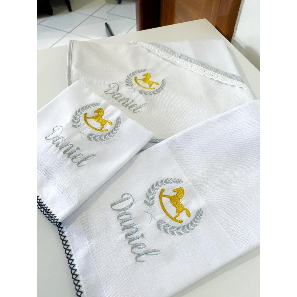 Kit manta luxo MENINO com ombro, boca e manta flanelada -3 peças