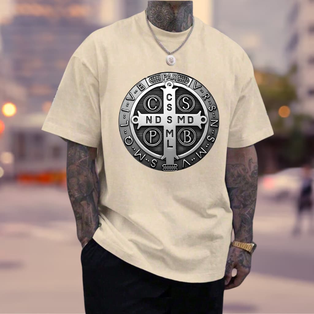 Camiseta Medalha De São Bento''A Cruz Sagrada Seja Minha Luz''Moda Católica  Unissex Algodao
