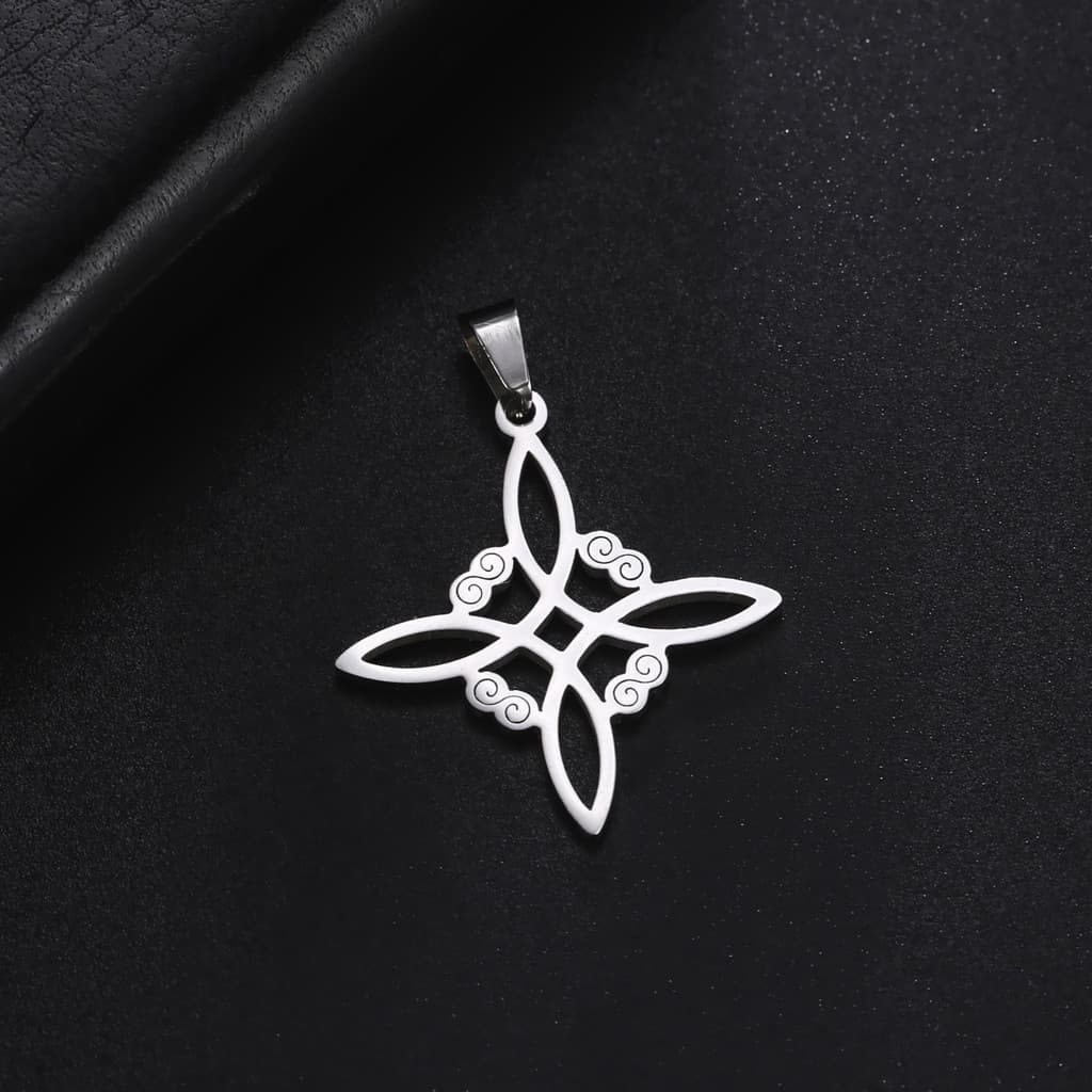 Pingente de aço inoxidável com design oco de nó de bruxa, banhado a ouro 18k, resistente ao desbotamento.