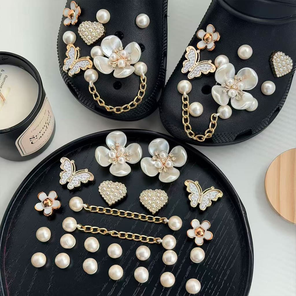 Kit De Amuletos De Sapato De Borboleta E Flor Dourada De 16/24 Peças , Decorações De Tamanco De Pérola ABS Com Corrent